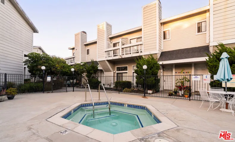 4658 Don Lorenzo Drive E, Los Angeles, California 90008