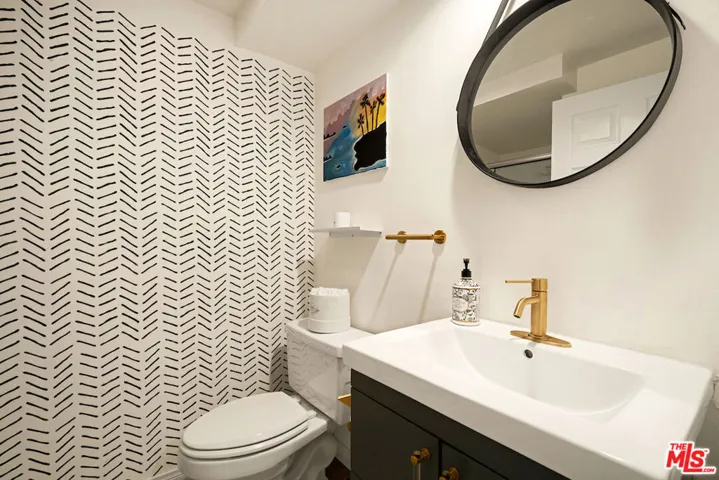 4658 Don Lorenzo Drive E, Los Angeles, California 90008