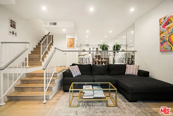4658 Don Lorenzo Drive E, Los Angeles, California 90008
