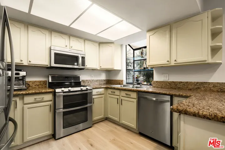 4658 Don Lorenzo Drive E, Los Angeles, California 90008