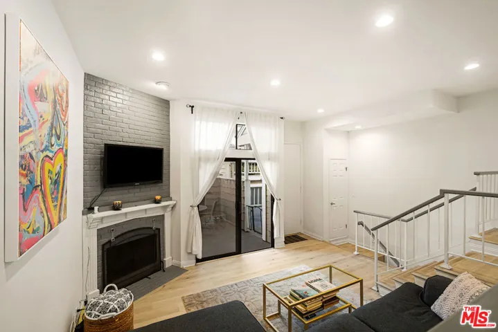 4658 Don Lorenzo Drive E, Los Angeles, California 90008