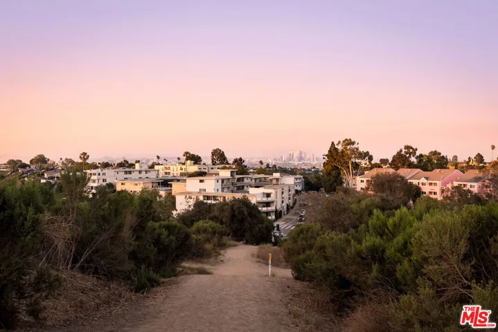4658 Don Lorenzo Drive E, Los Angeles, California 90008