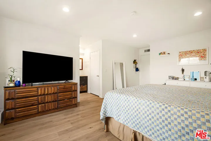 4658 Don Lorenzo Drive E, Los Angeles, California 90008