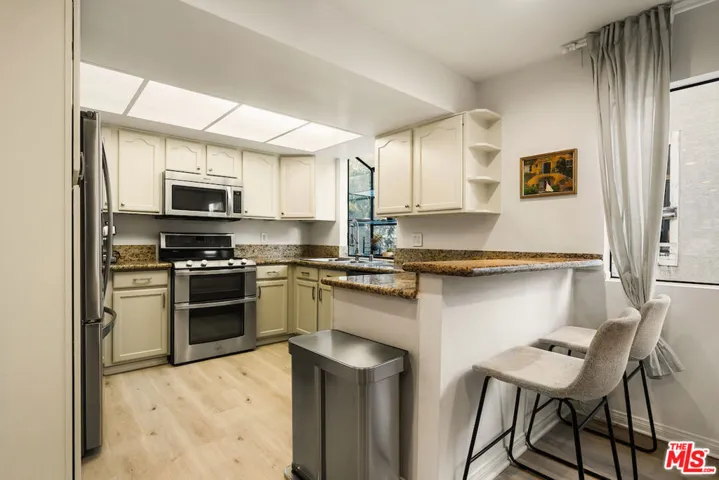 4658 Don Lorenzo Drive E, Los Angeles, California 90008