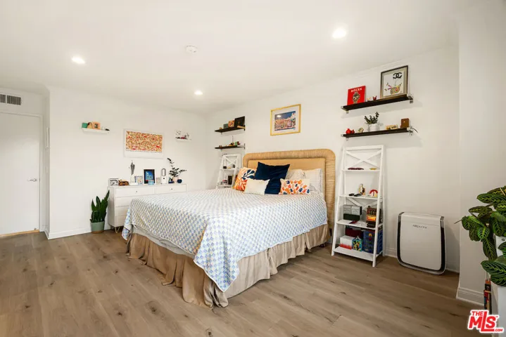4658 Don Lorenzo Drive E, Los Angeles, California 90008