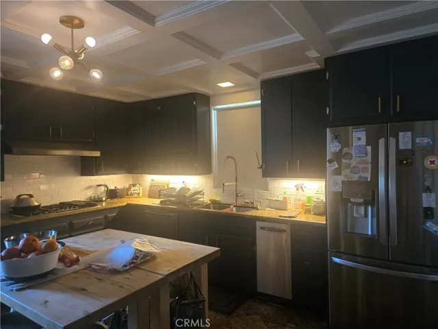 7006 Zelzah Avenue, Reseda, California 91335