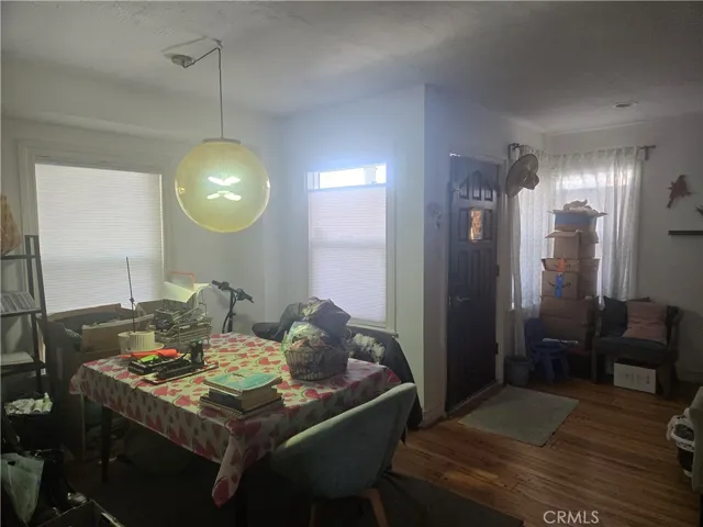 7006 Zelzah Avenue, Reseda, California 91335