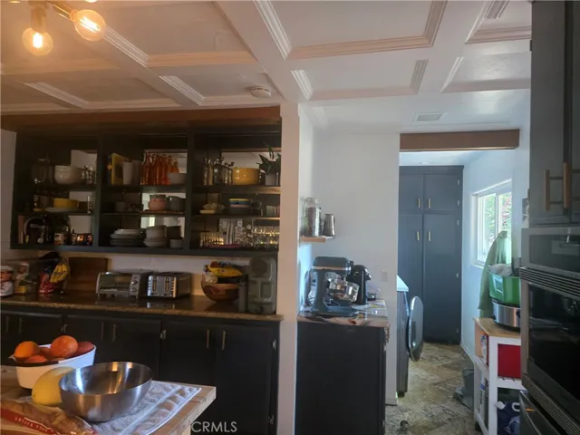 7006 Zelzah Avenue, Reseda, California 91335