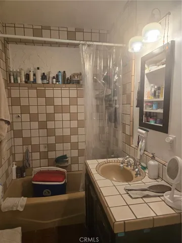7006 Zelzah Avenue, Reseda, California 91335