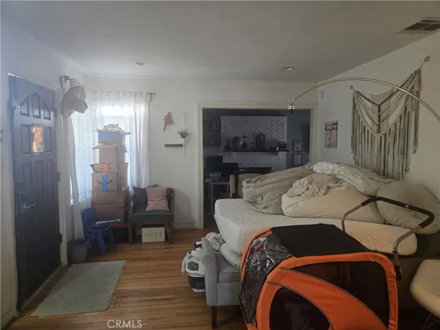 7006 Zelzah Avenue, Reseda, California 91335