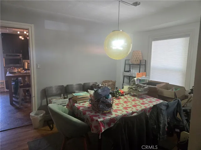 7006 Zelzah Avenue, Reseda, California 91335