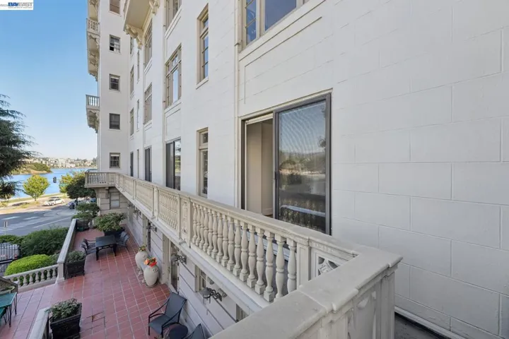 200 Lakeside Dr 202, Oakland, California 94612