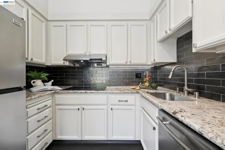 200 Lakeside Dr 202, Oakland, California 94612