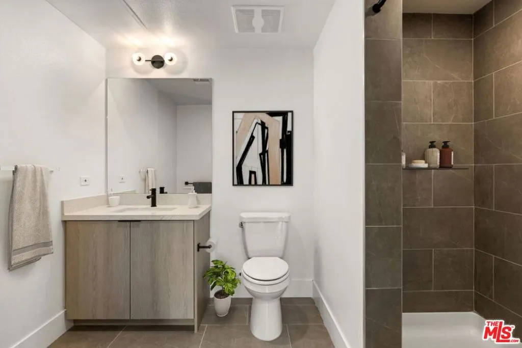 7617 Santa Monica Boulevard 304, West Hollywood, California 90046 — photo 5