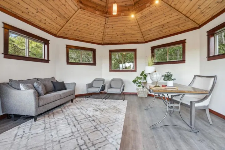 251 Starlight Terrace, Santa Cruz, California 95065