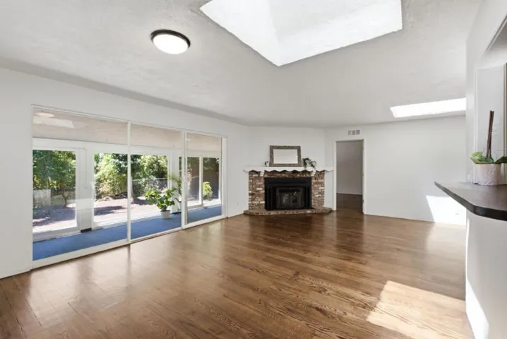 2033 San Carlos Avenue, San Carlos, California 94070