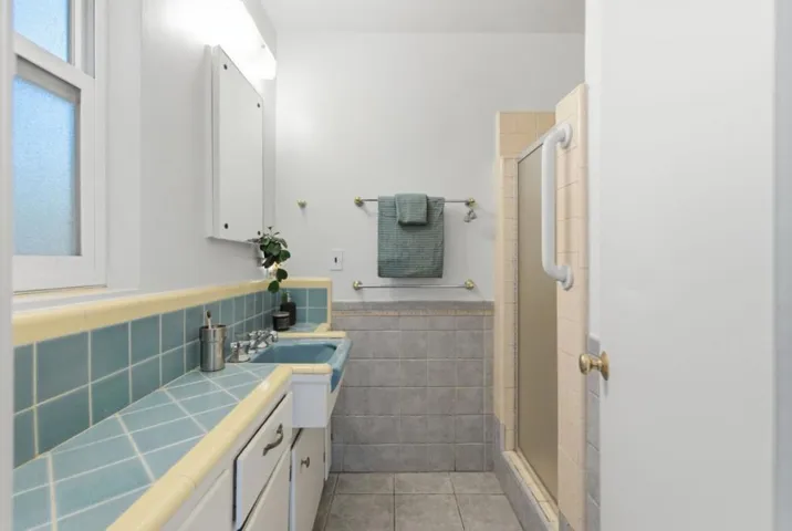 2033 San Carlos Avenue, San Carlos, California 94070