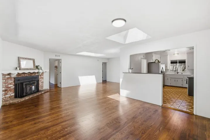 2033 San Carlos Avenue, San Carlos, California 94070