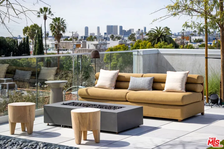 7617 Santa Monica Boulevard 220, West Hollywood, California 90046