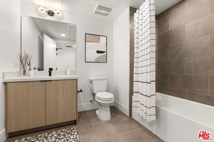 7617 Santa Monica Boulevard 220, West Hollywood, California 90046