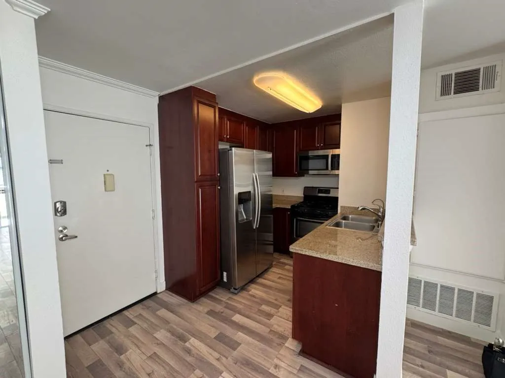 BEAUTIFUL HIGH END KITCHEN
