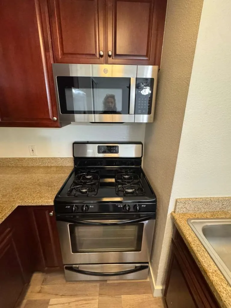 HIGH END KITCHEN