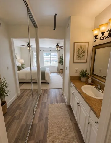 BATHROOM WITH CLOEST