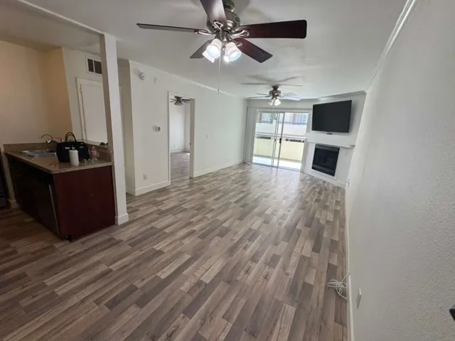 SPACIUS, OPEN FLOOR PLAN OF LIVING ROOM