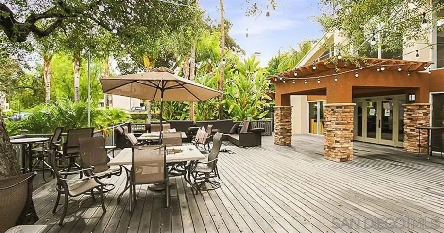 SITTING AREA
