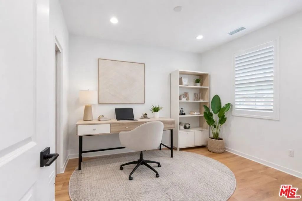 Bedroom/Office