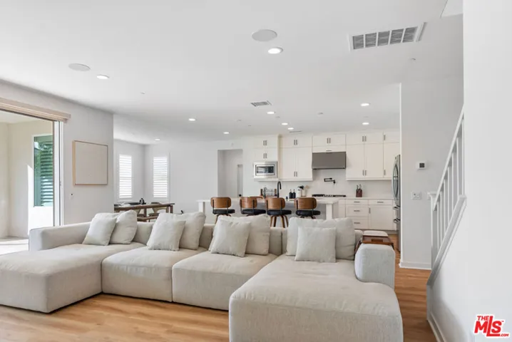 18130 Radiance Lane, Santa Clarita, California 91350