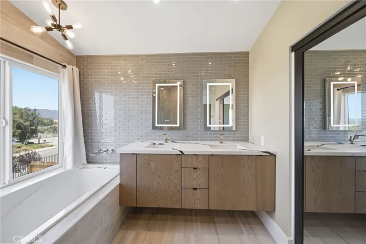 31509 Stoney Creek, Lake Elsinore, California 92532