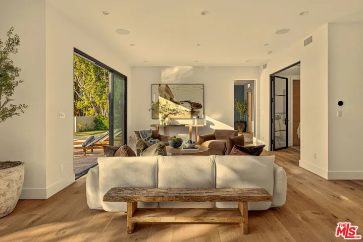 14242 Valley Vista Boulevard, Los Angeles, California 91423