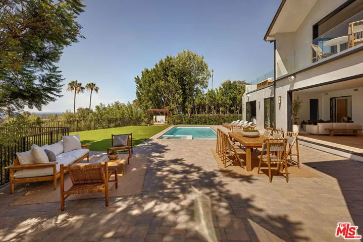14242 Valley Vista Boulevard, Los Angeles, California 91423