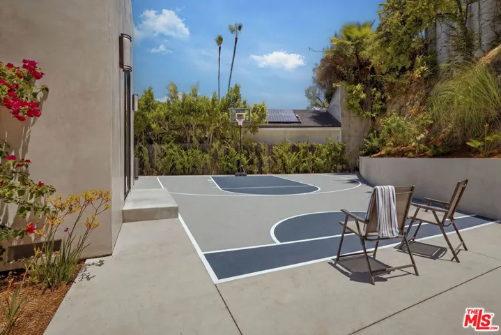 14242 Valley Vista Boulevard, Los Angeles, California 91423