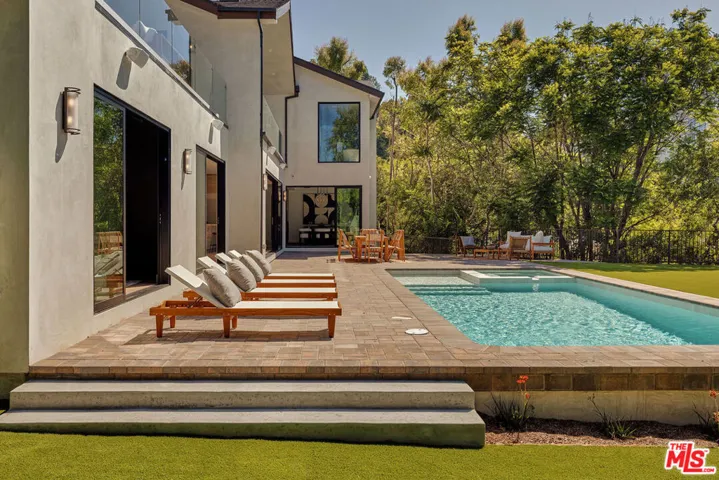 14242 Valley Vista Boulevard, Los Angeles, California 91423