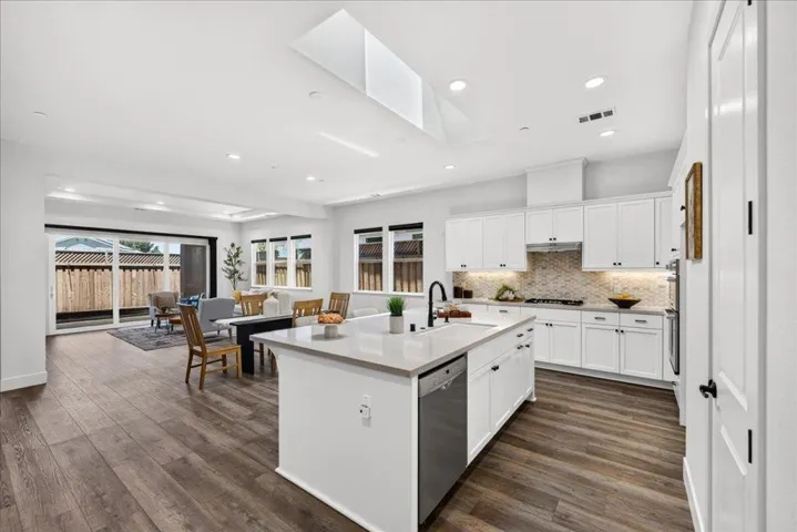 2006 Red Oak Drive, Hollister, California 95023