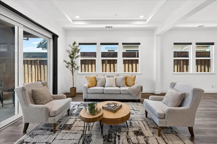 2006 Red Oak Drive, Hollister, California 95023