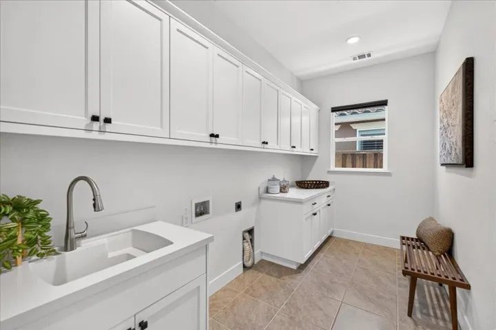 2006 Red Oak Drive, Hollister, California 95023