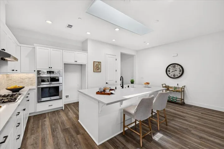 2006 Red Oak Drive, Hollister, California 95023