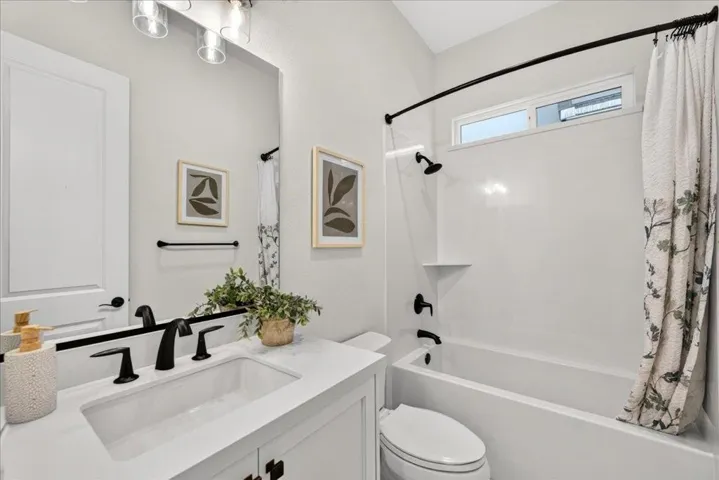 2006 Red Oak Drive, Hollister, California 95023