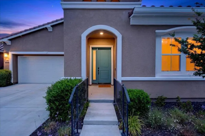 2006 Red Oak Drive, Hollister, California 95023