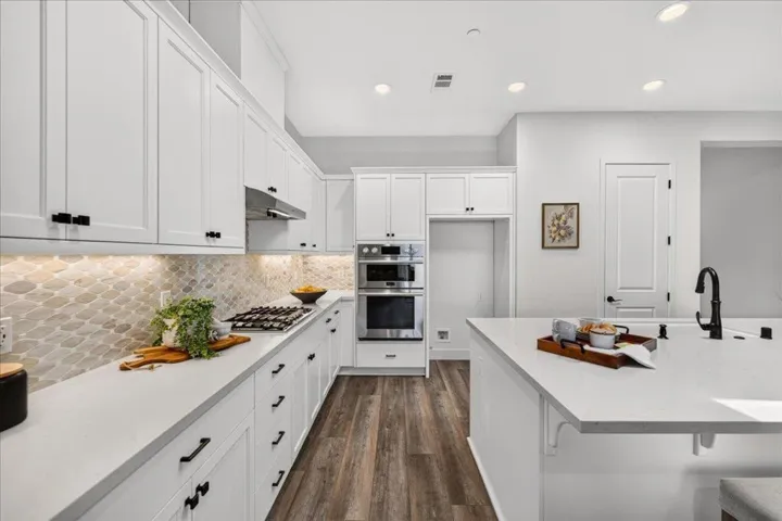 2006 Red Oak Drive, Hollister, California 95023