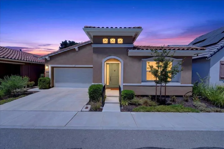2006 Red Oak Drive, Hollister, California 95023