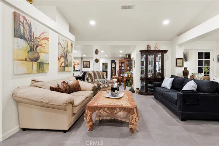1116 Oakwood Lane, Rosamond, California 93560