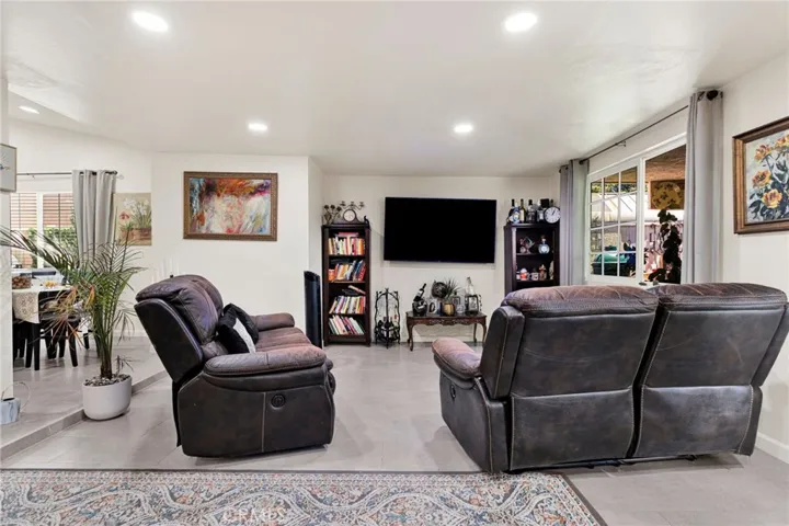 1116 Oakwood Lane, Rosamond, California 93560
