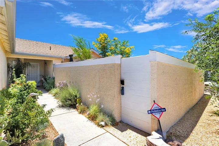 1116 Oakwood Lane, Rosamond, California 93560