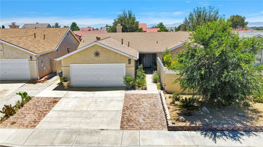 1116 Oakwood Lane, Rosamond, California 93560