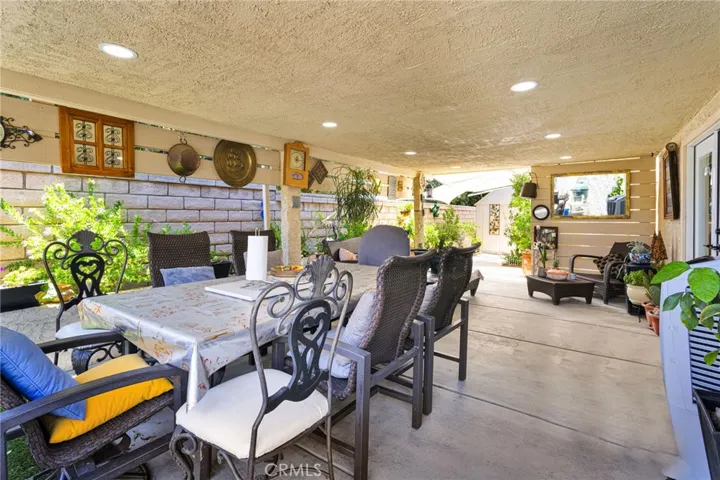 1116 Oakwood Lane, Rosamond, California 93560
