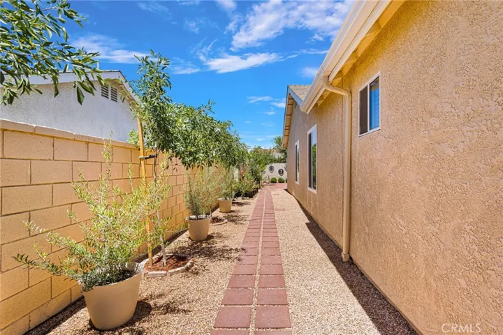 1116 Oakwood Lane, Rosamond, California 93560